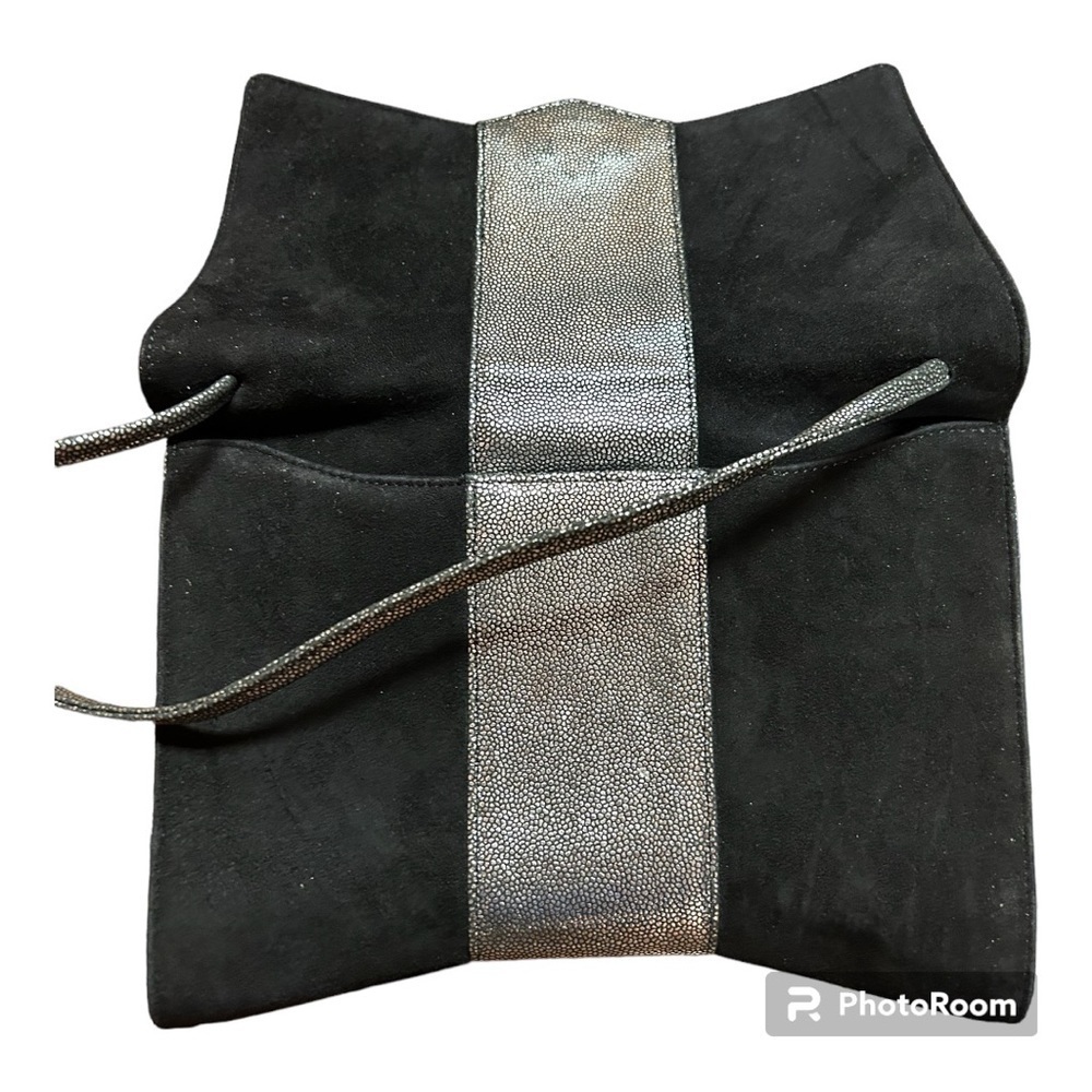 VINTAGE TAKASHIMAYA TOKYO BLACK AND SILVER CLUTCH STYLE BAG - Picture 3 of 12